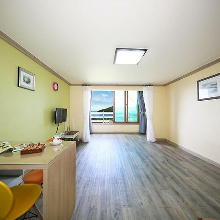 Tongyeong Paper Island Pension Esterno foto