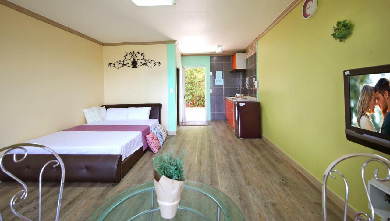 Tongyeong Paper Island Pension Esterno foto