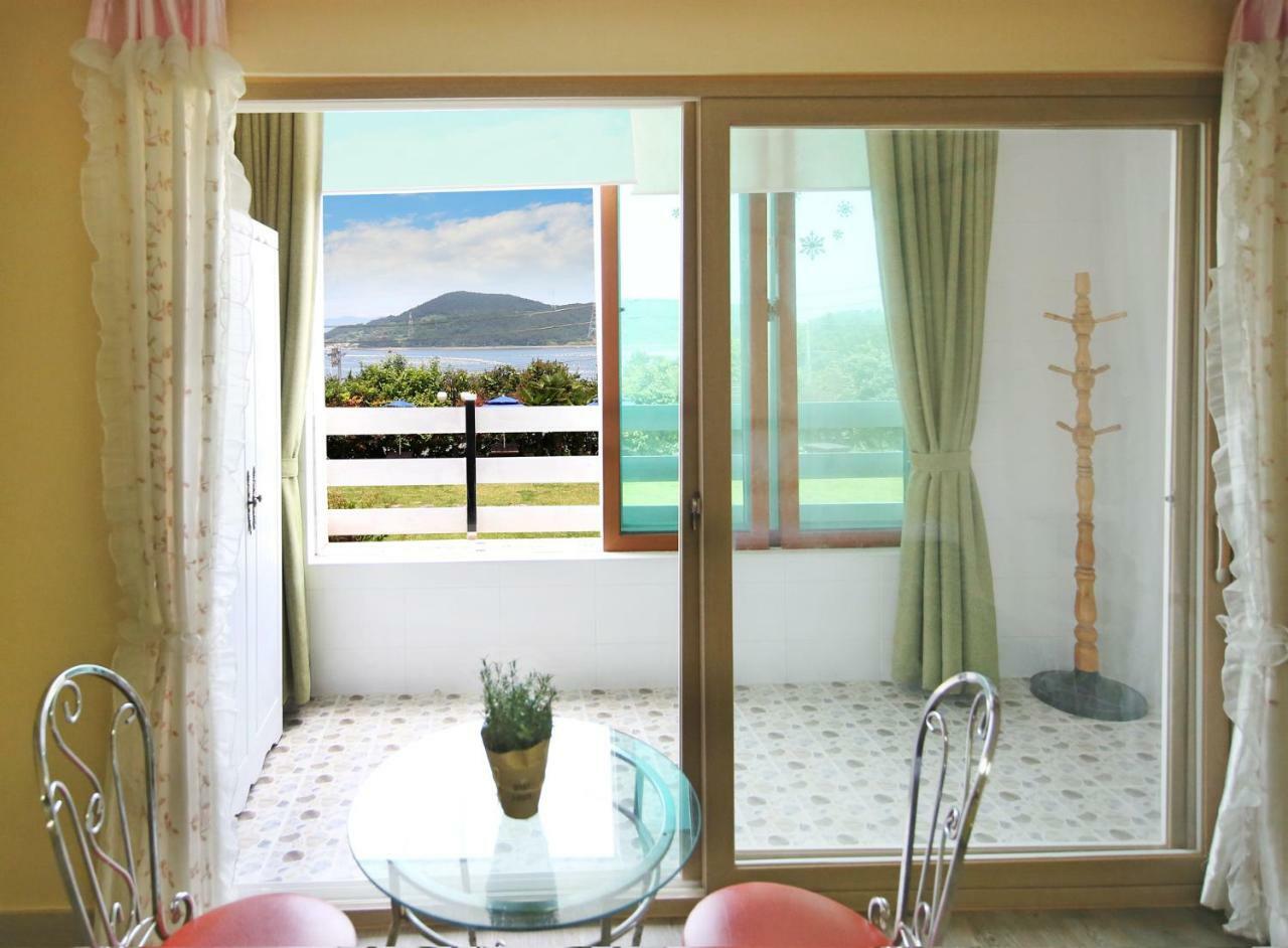 Tongyeong Paper Island Pension Esterno foto