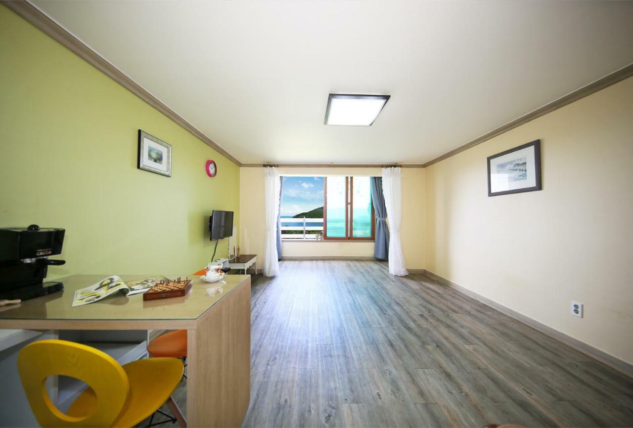Tongyeong Paper Island Pension Esterno foto
