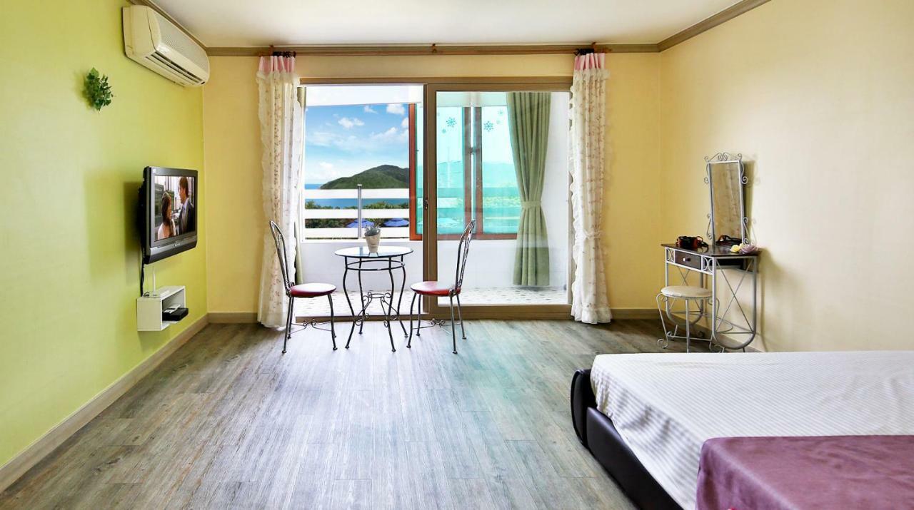 Tongyeong Paper Island Pension Esterno foto