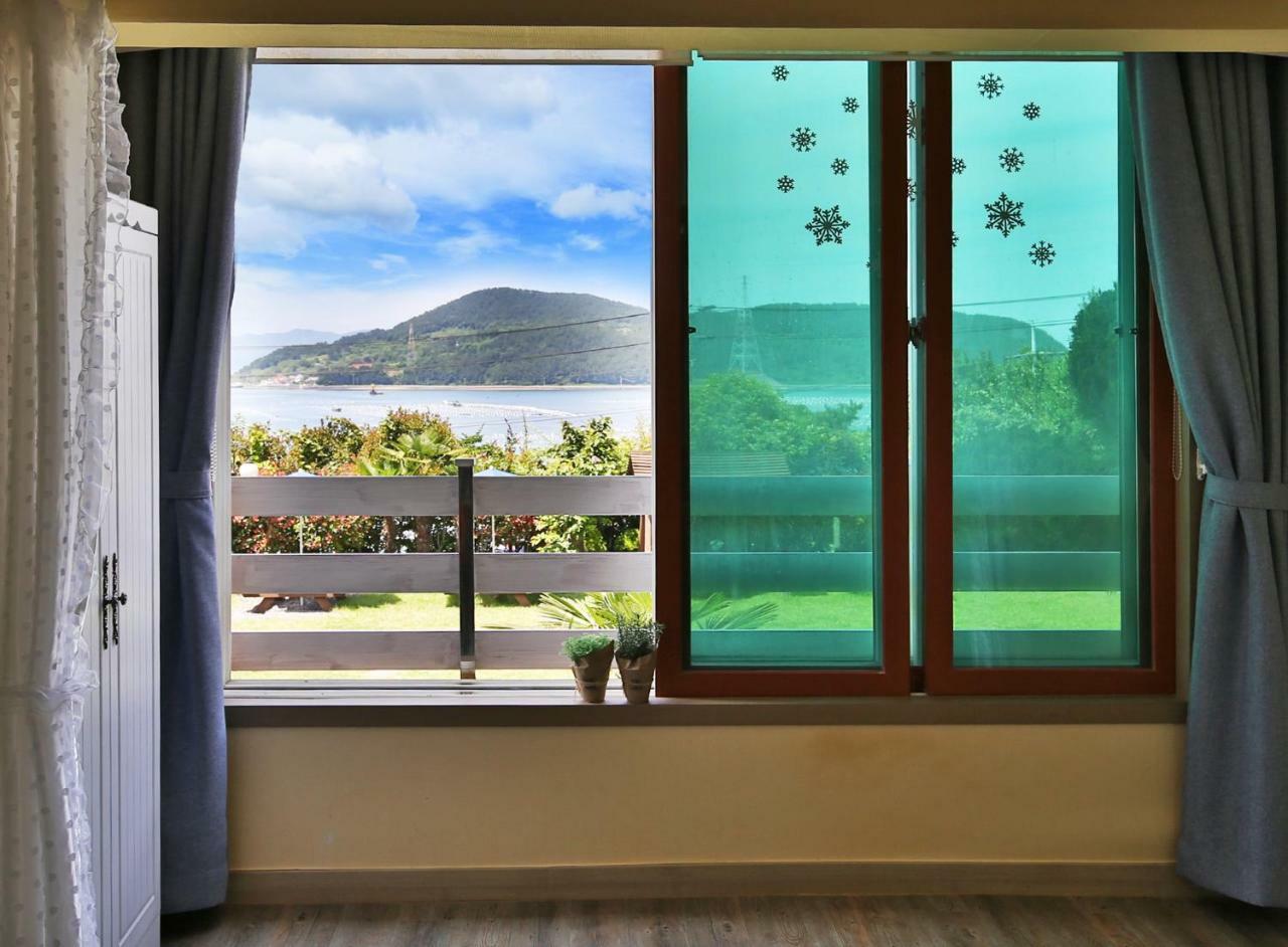 Tongyeong Paper Island Pension Esterno foto