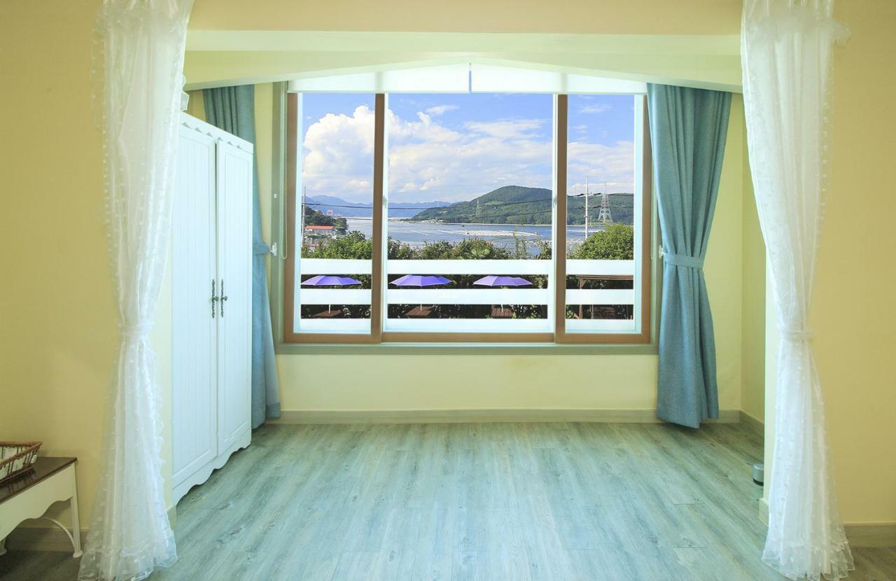 Tongyeong Paper Island Pension Esterno foto