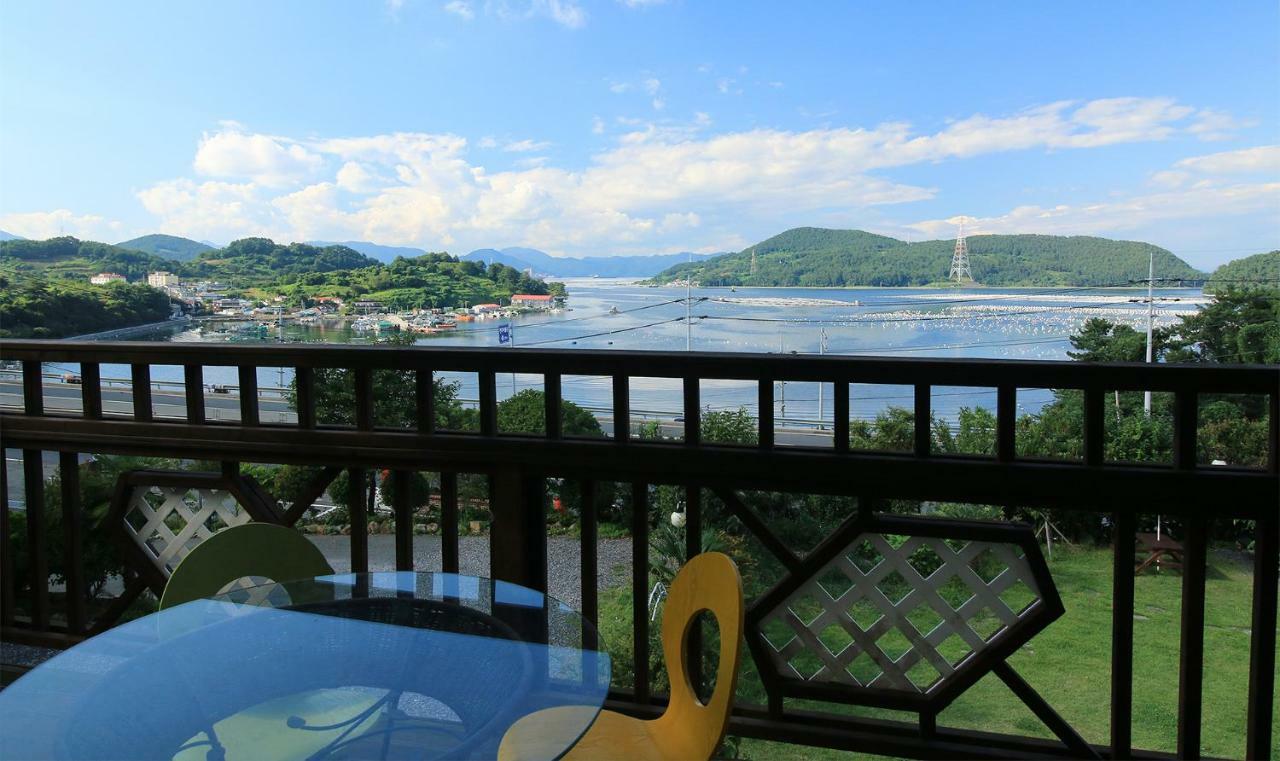Tongyeong Paper Island Pension Esterno foto