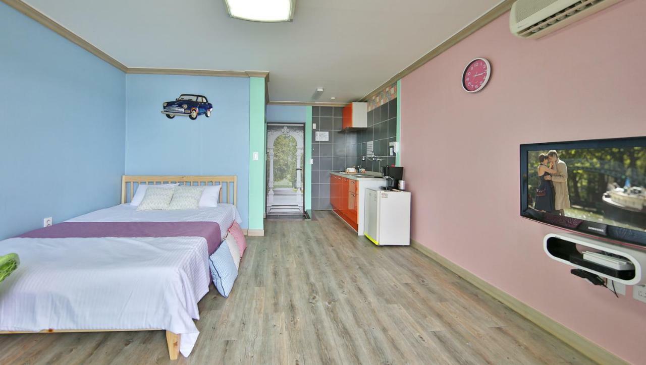 Tongyeong Paper Island Pension Esterno foto