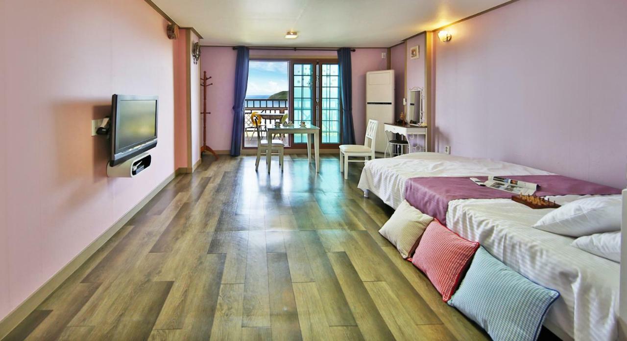 Tongyeong Paper Island Pension Esterno foto