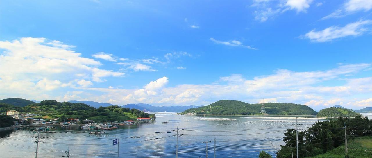 Tongyeong Paper Island Pension Esterno foto