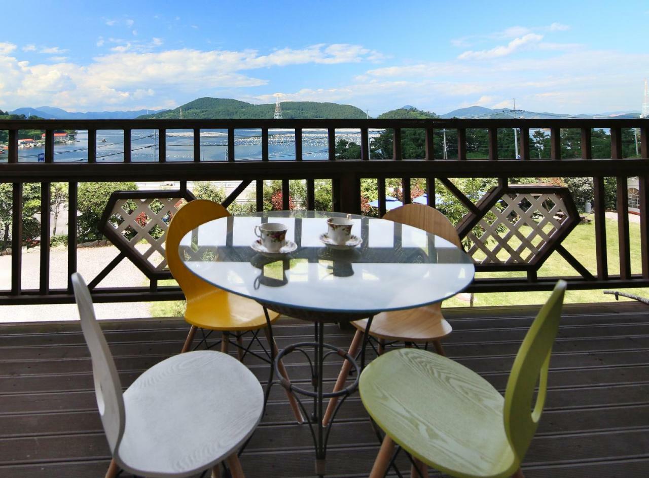 Tongyeong Paper Island Pension Esterno foto