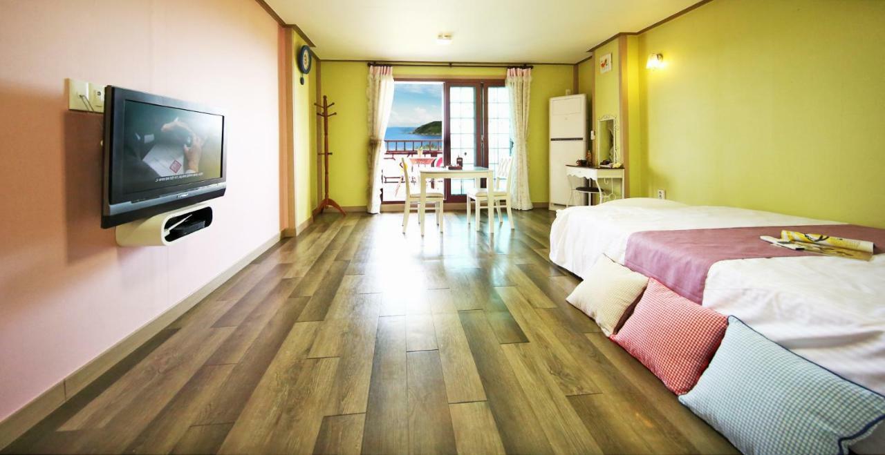 Tongyeong Paper Island Pension Esterno foto