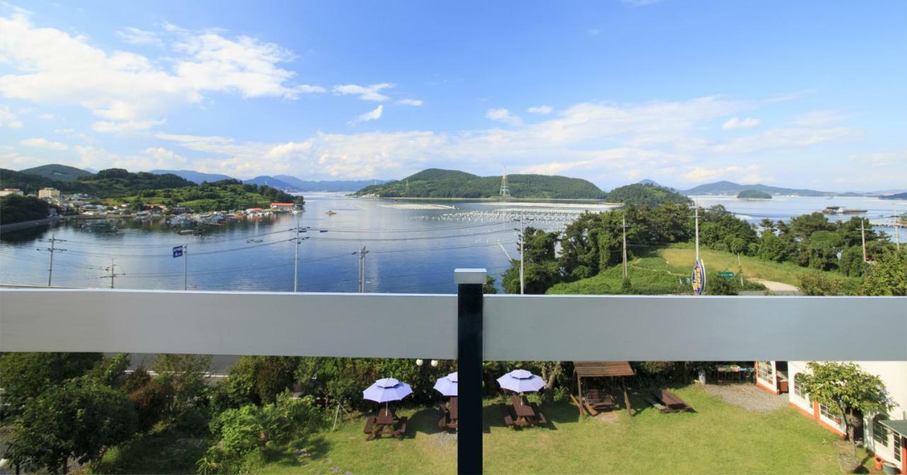 Tongyeong Paper Island Pension Esterno foto