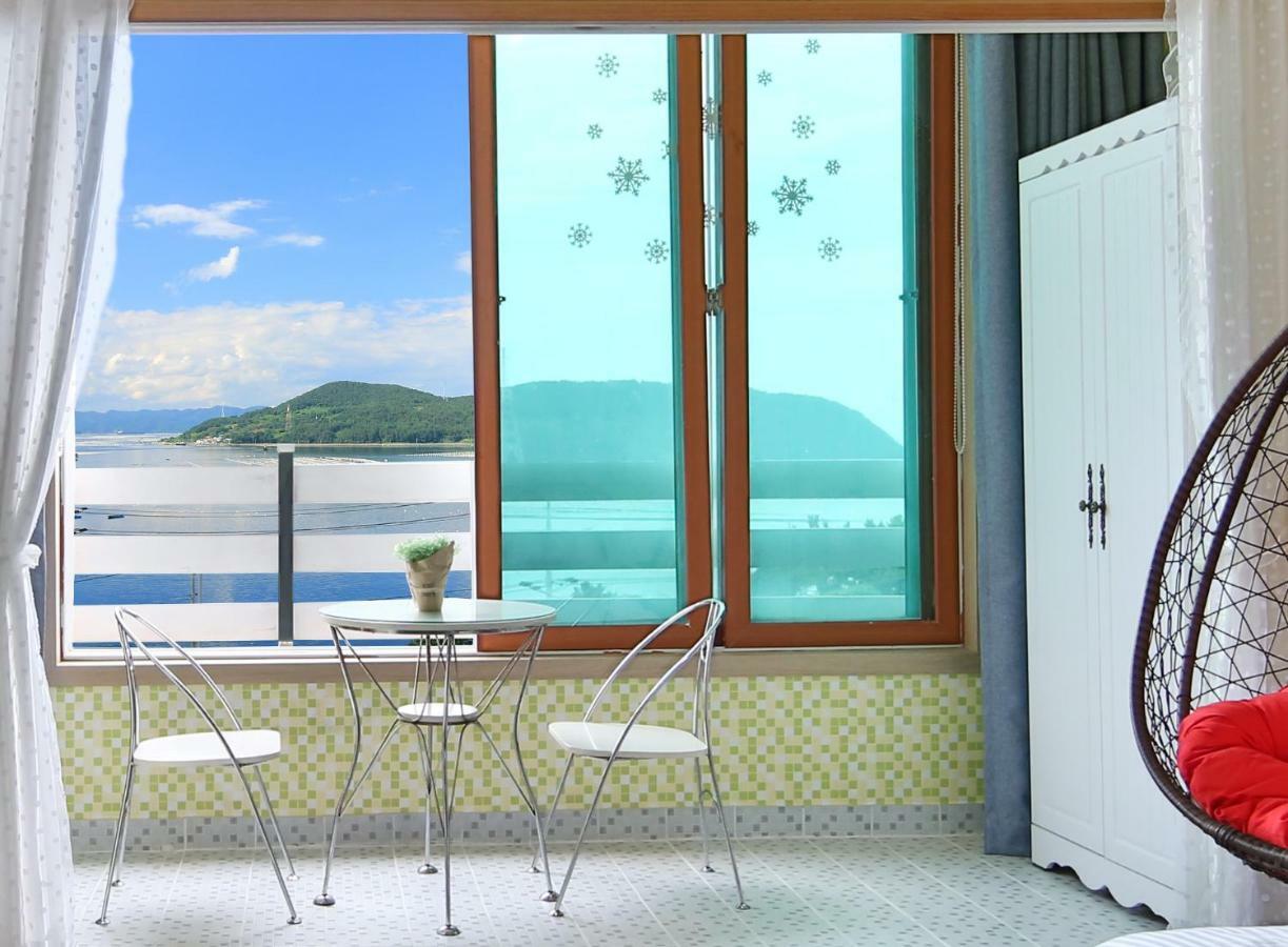 Tongyeong Paper Island Pension Esterno foto